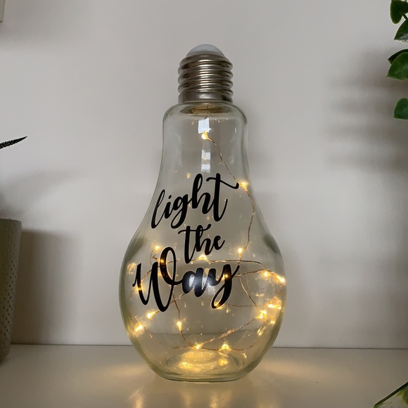 🔮2/$15🔮 Twinkle light lightbulb decor piece - Picture 4 of 6